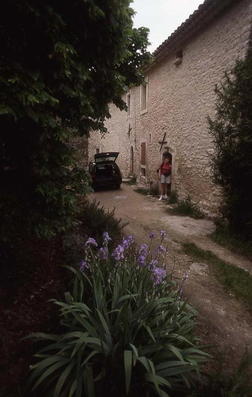 France 99 Bonnieux Gites.jpg